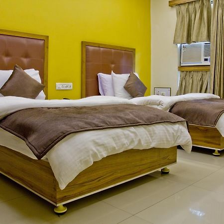 Hotel Executive Surat Exterior photo