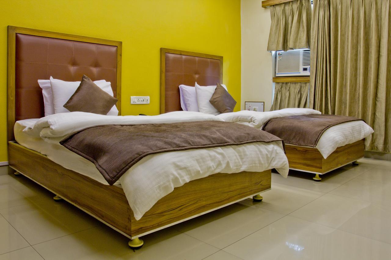Hotel Executive Surat Exterior photo