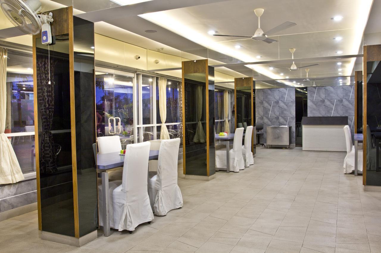 Hotel Executive Surat Exterior photo