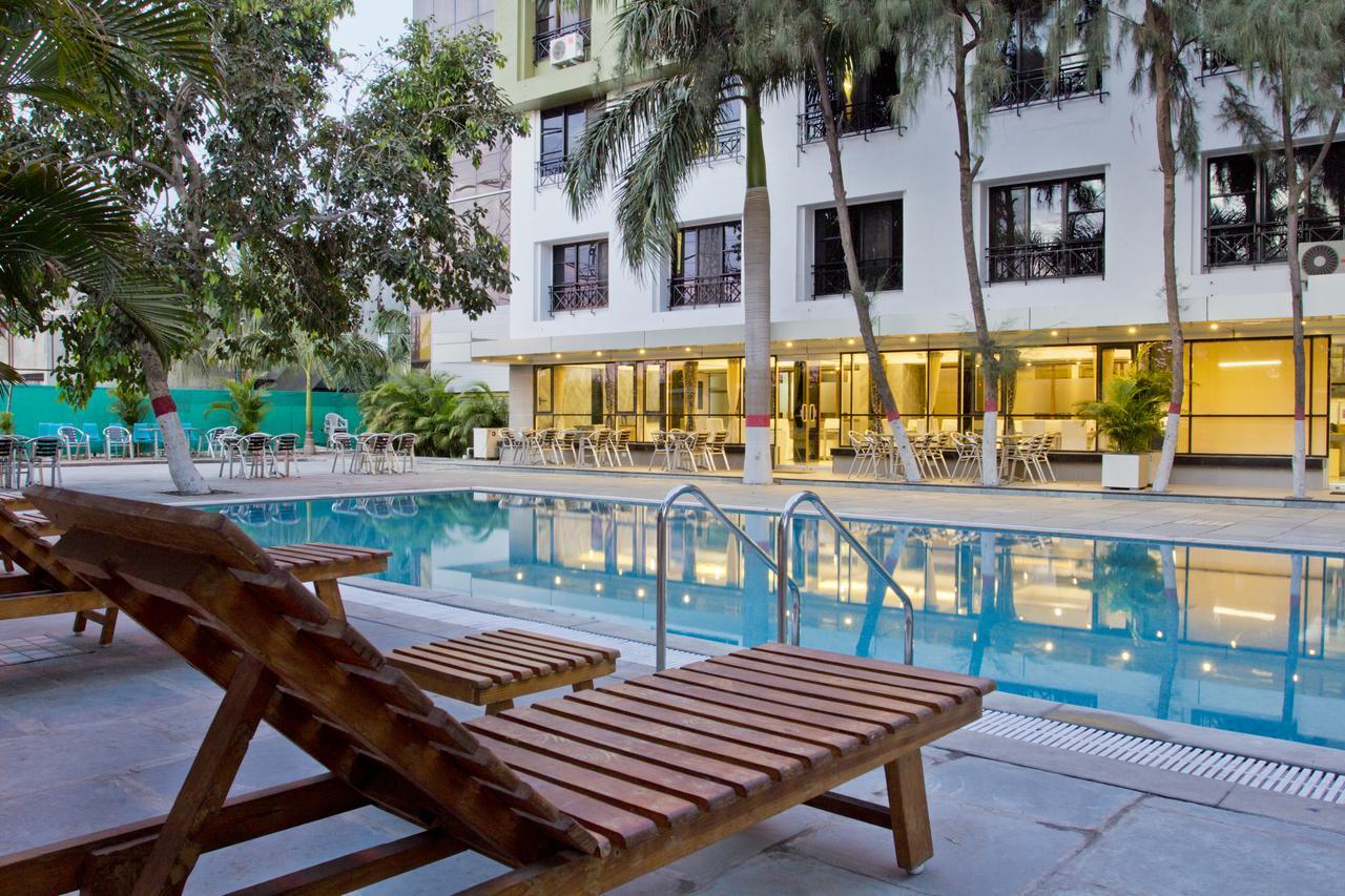 Hotel Executive Surat Exterior photo
